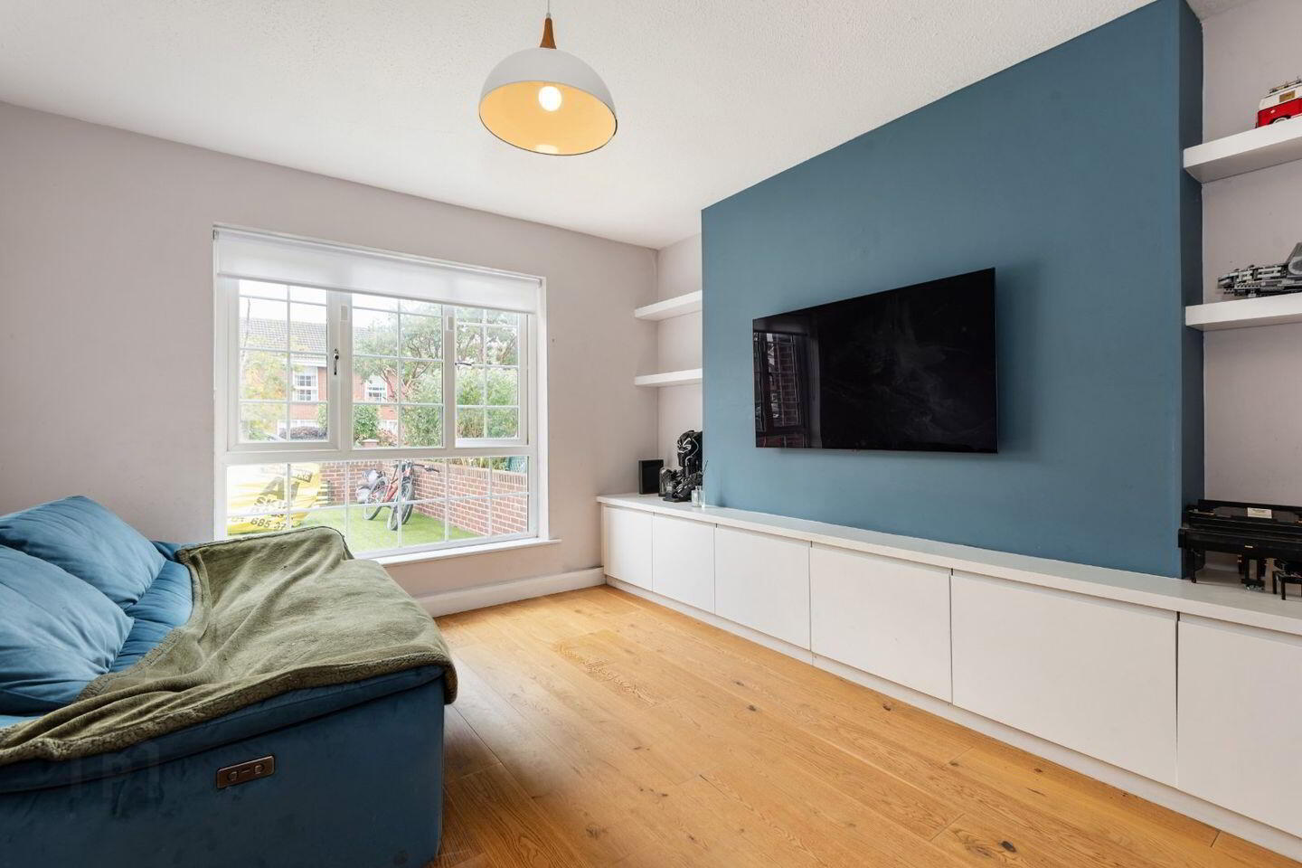 37 Llewellyn Court 2 of 18