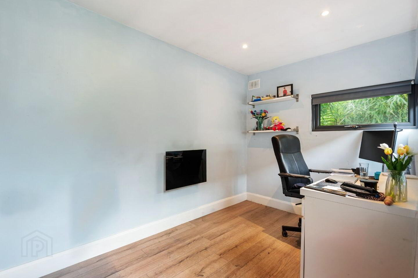 37 Llewellyn Court 17 of 18