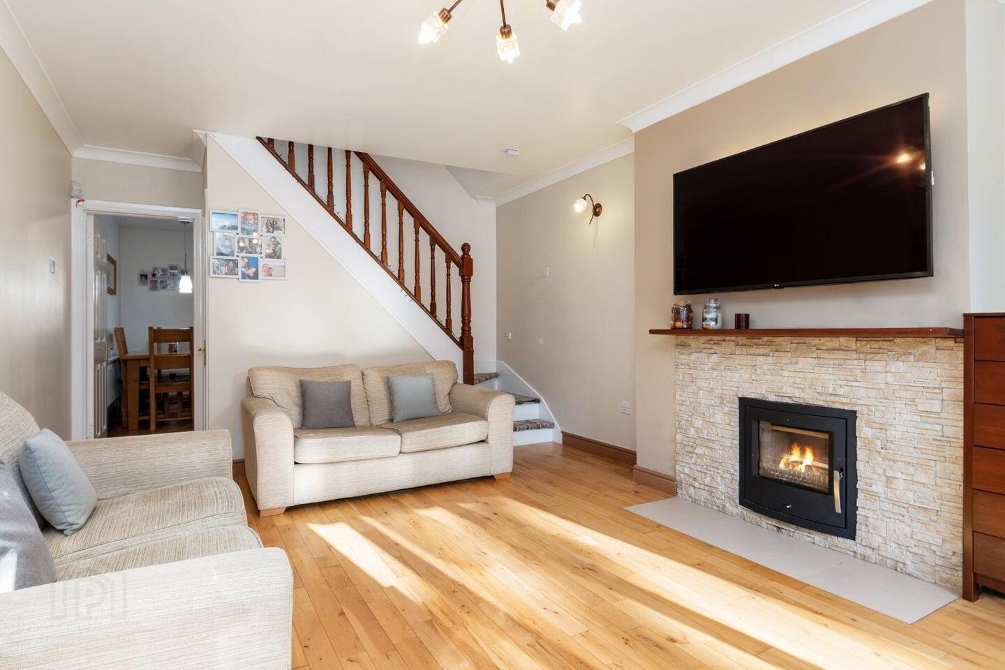 238 Woodfield 2 of 16