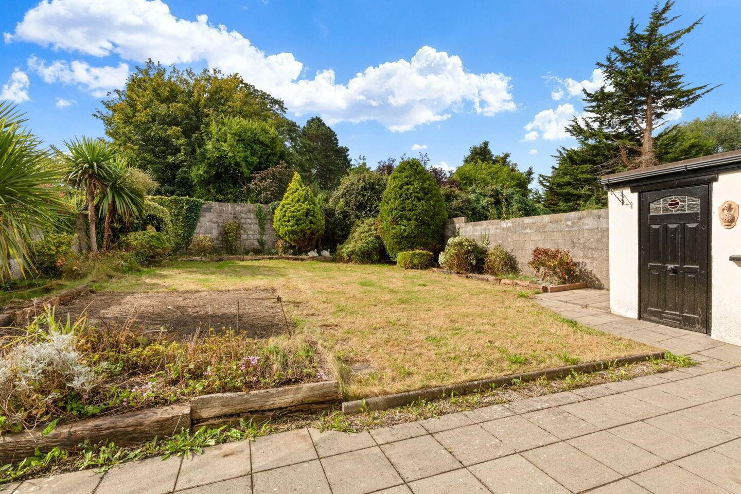 17 Hillside Park 15 of 16