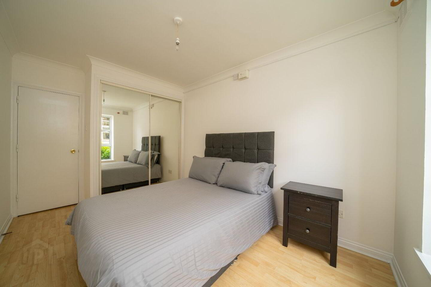 Apt 47, Pier 19 9 of 10