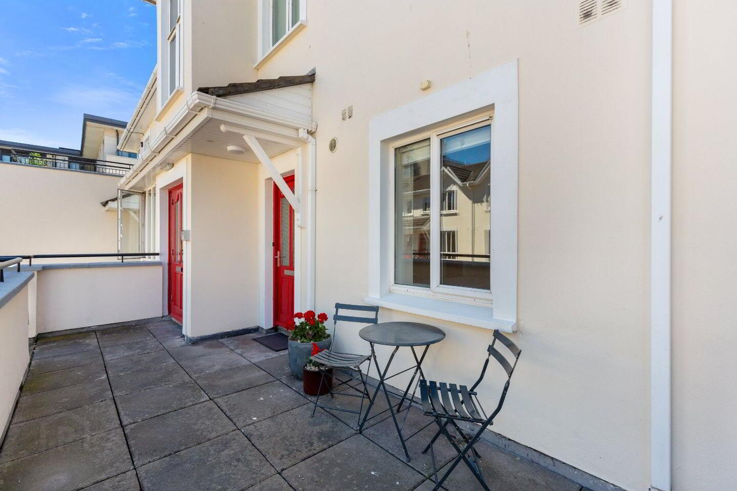 12 Saint Helen's Court 2 of 15