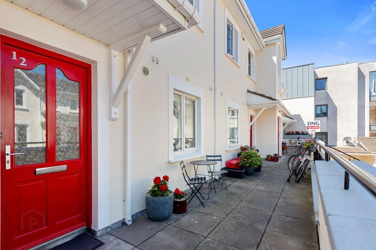 12 Saint Helen's Court 1 of 15