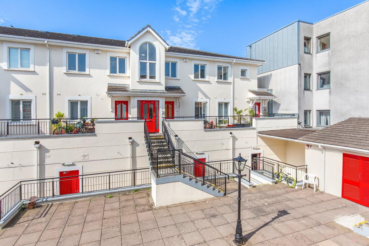 24 Saint Helen's Court 2 of 25