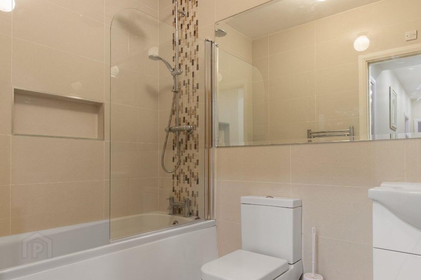 1 Adelphi Manor, 40 Georges Street Upper 17 of 18