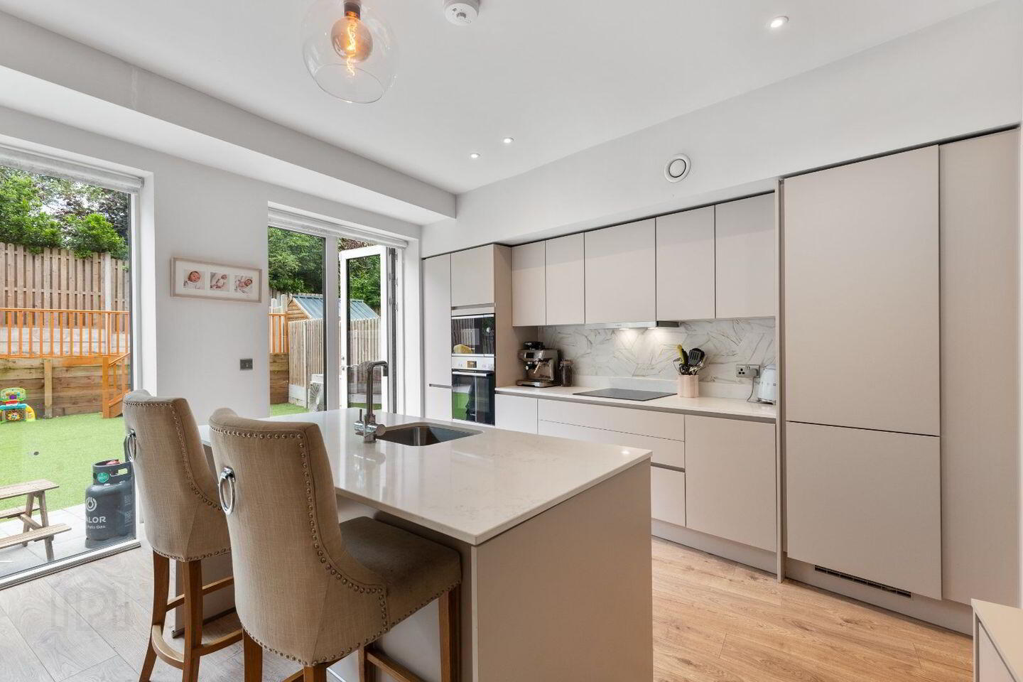8 Egremont 2 of 25