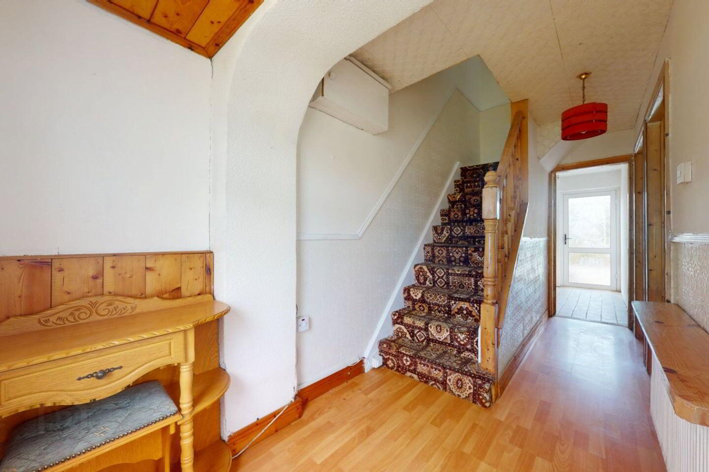 33 Mackintosh Park 2 of 16