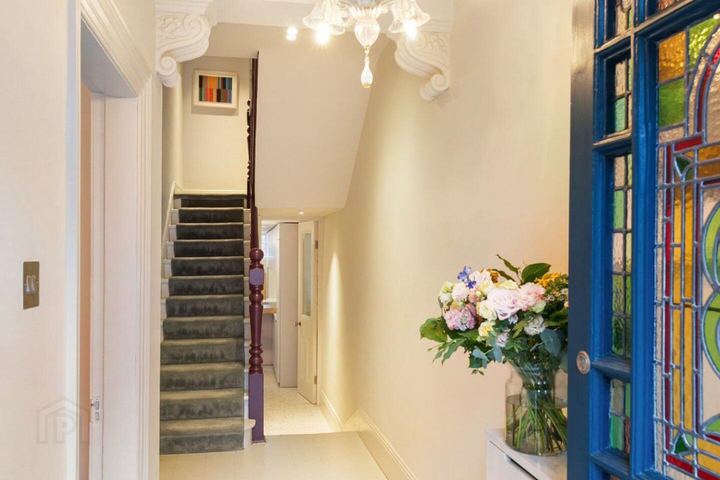 30 Oaklands Park 2 of 31