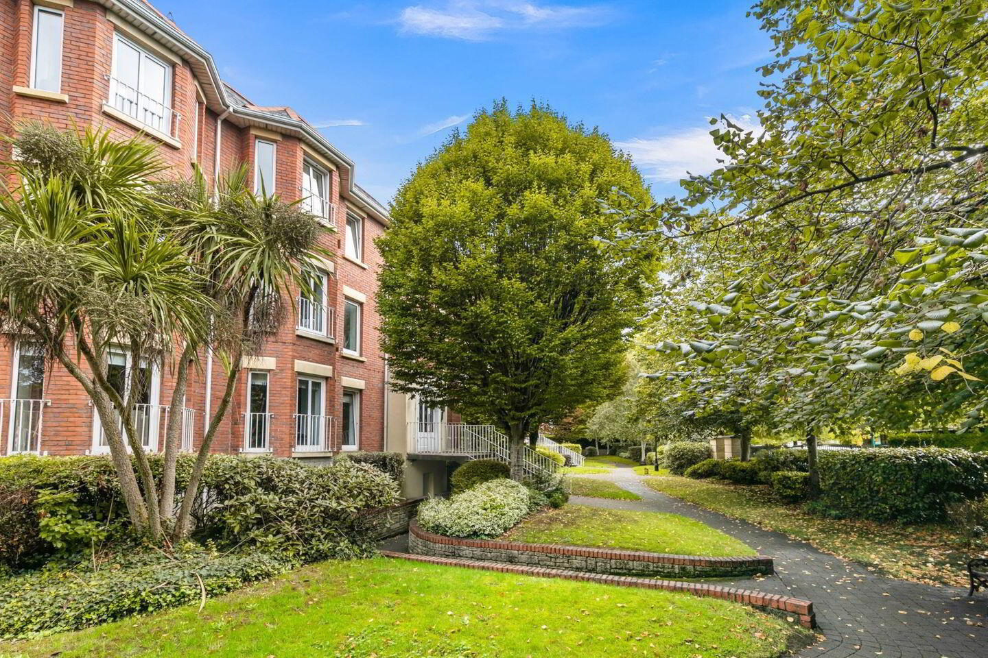 18 Radcliff Hall 2 of 13