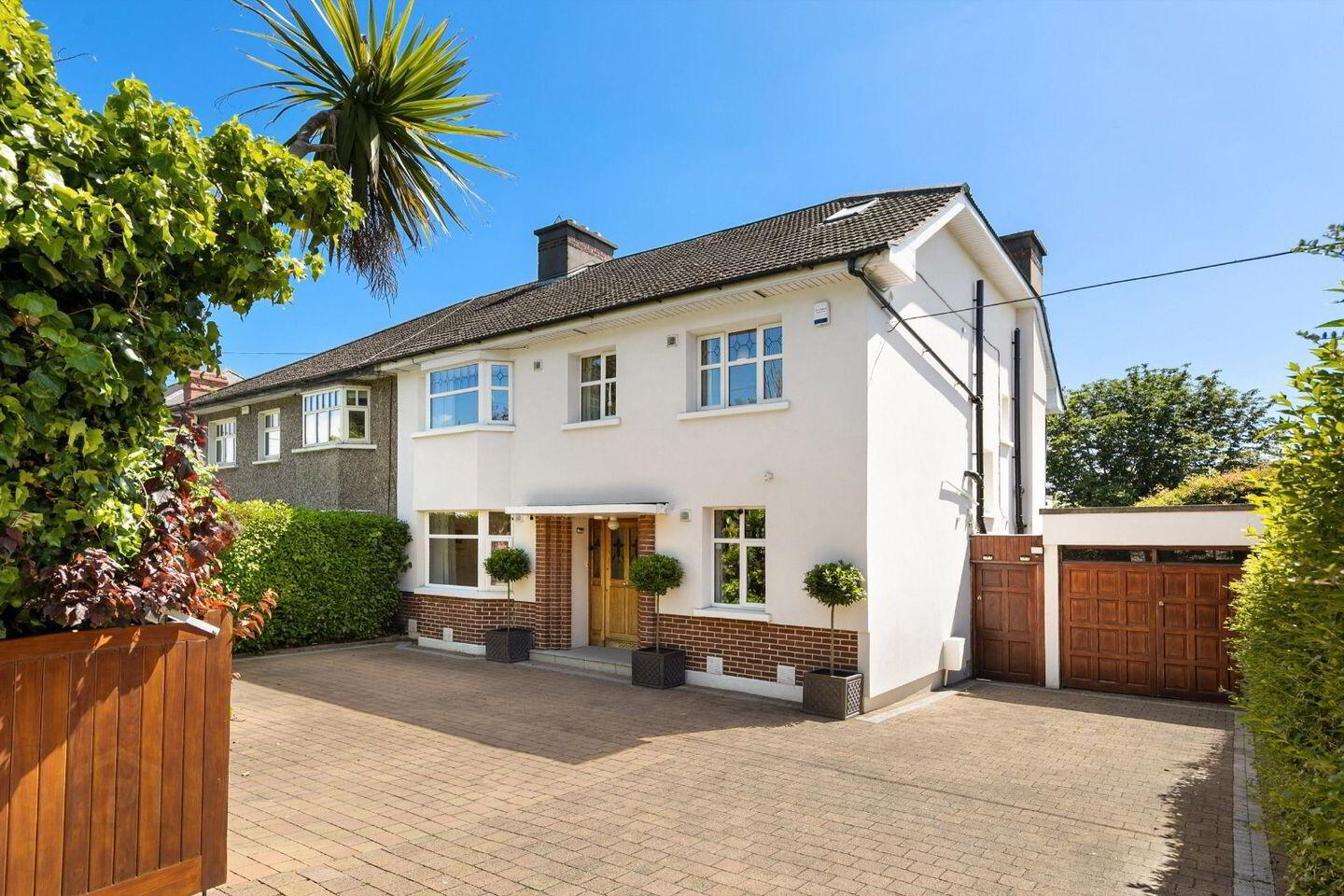 8 Nutley Lane 1 of 31