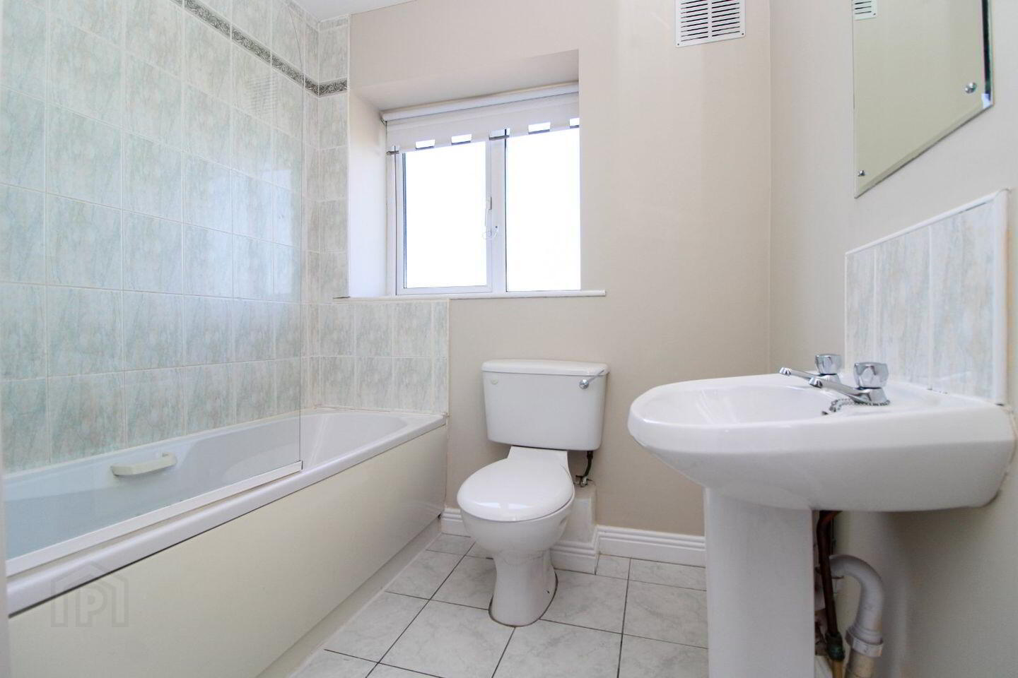 6 Carrigmore Grove 23 of 24