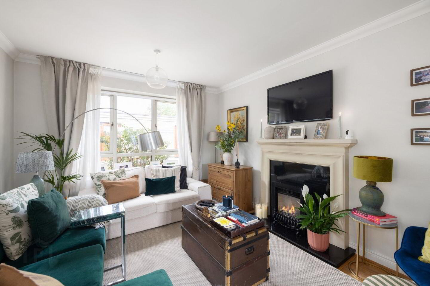 1 Holywell Avenue 1 of 16