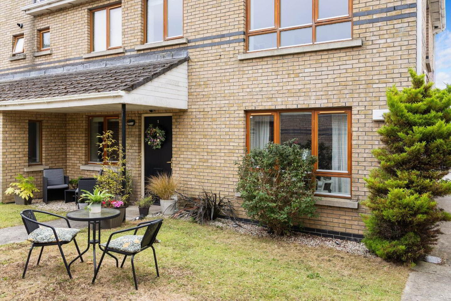 1 Holywell Avenue 2 of 16
