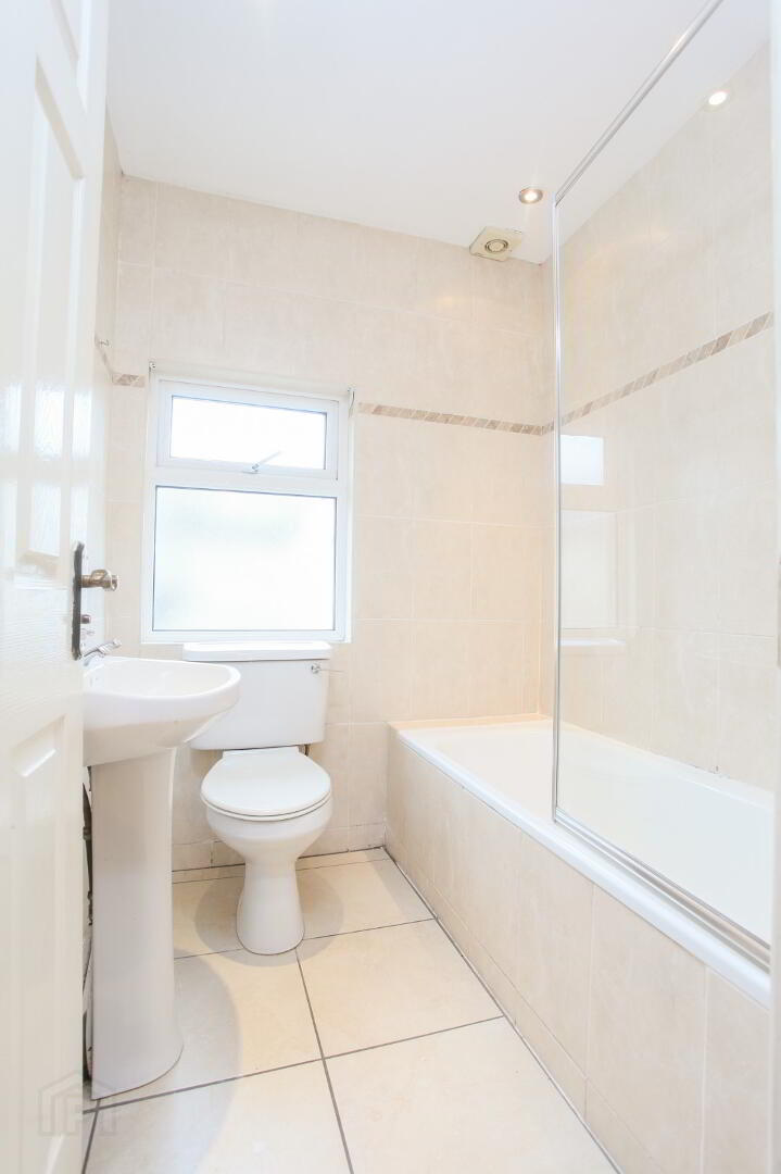 34 Rockview Street 7 of 8