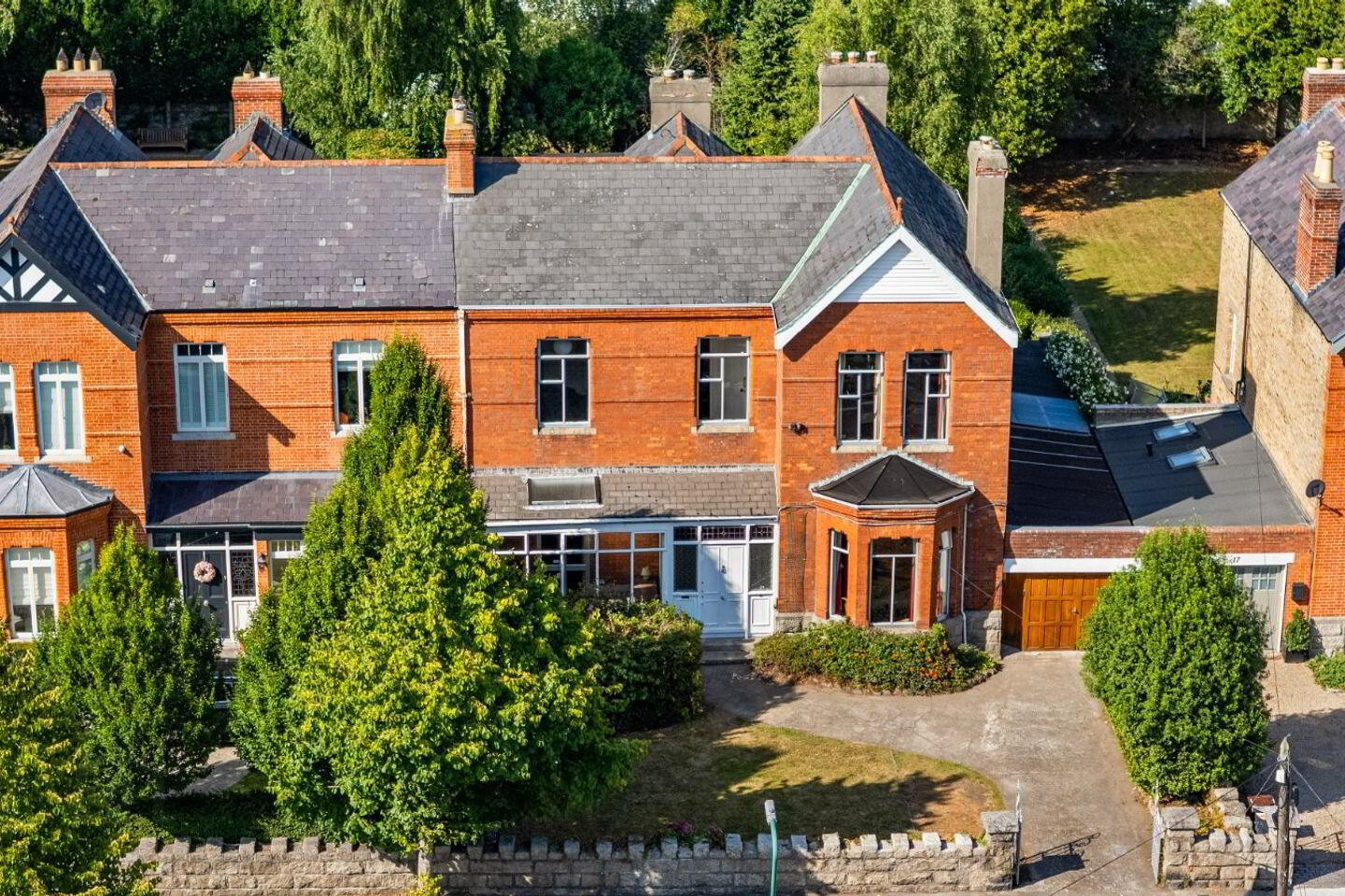 Thornbury, 16 Bushy Park Road 2 of 26