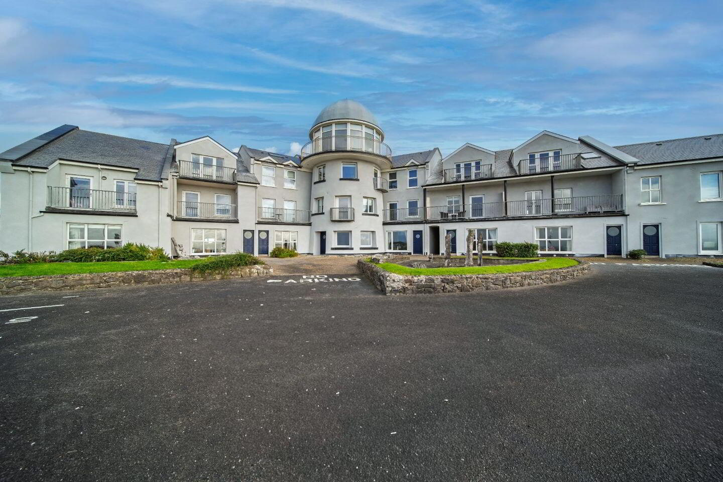 Apartment 11 The Marine Lighthouse Apartments Clif 1 of 18