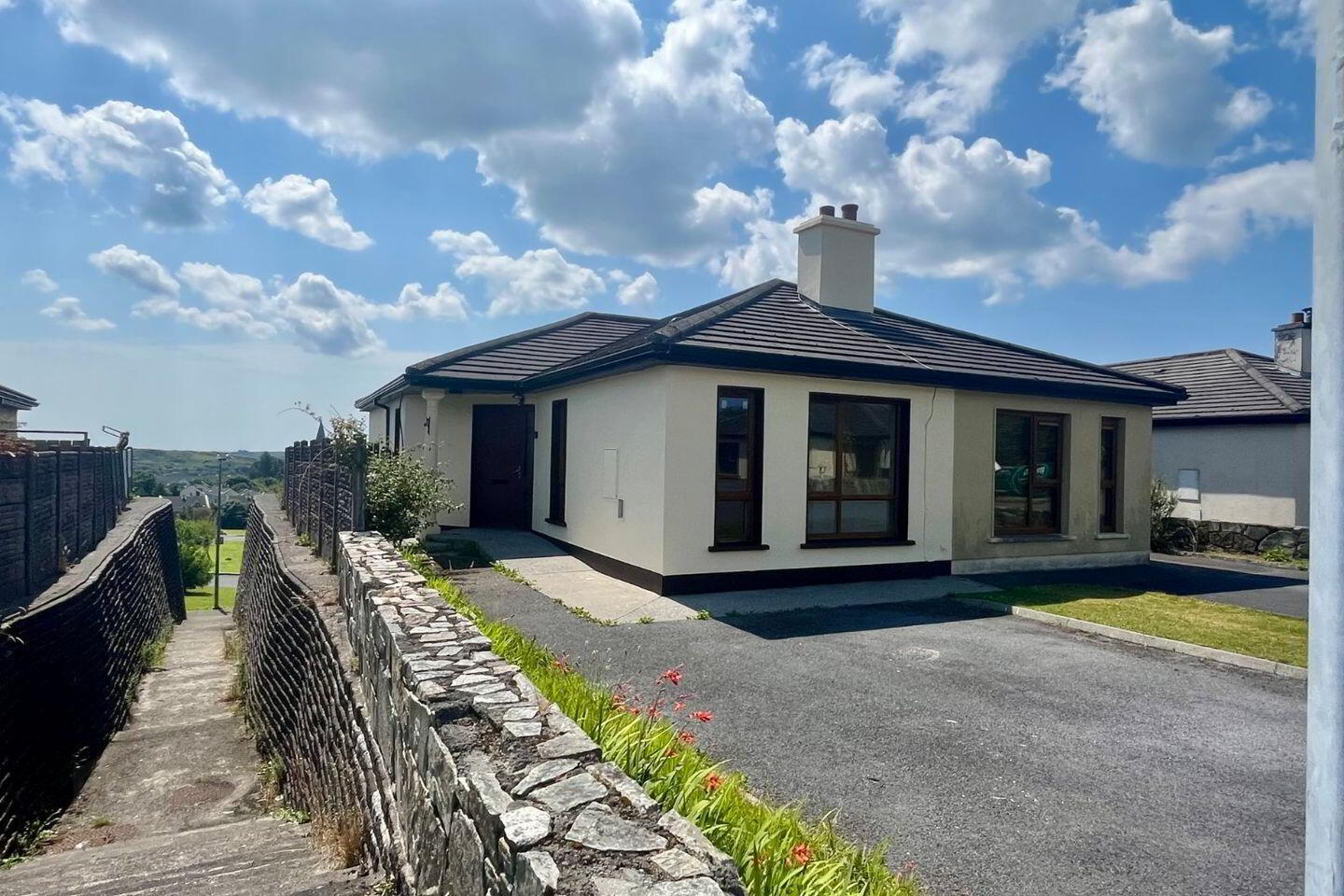 12 Racecourse Hill 1 of 15