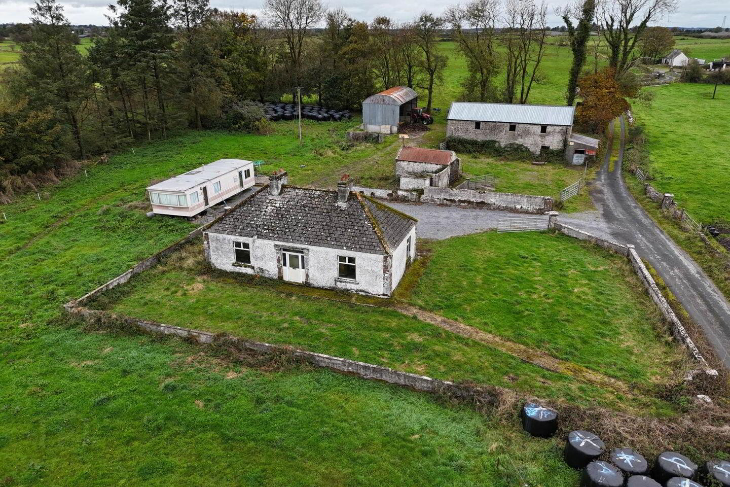 Residence & Outbuildings On, C. 1.55 Acres 1 of 17