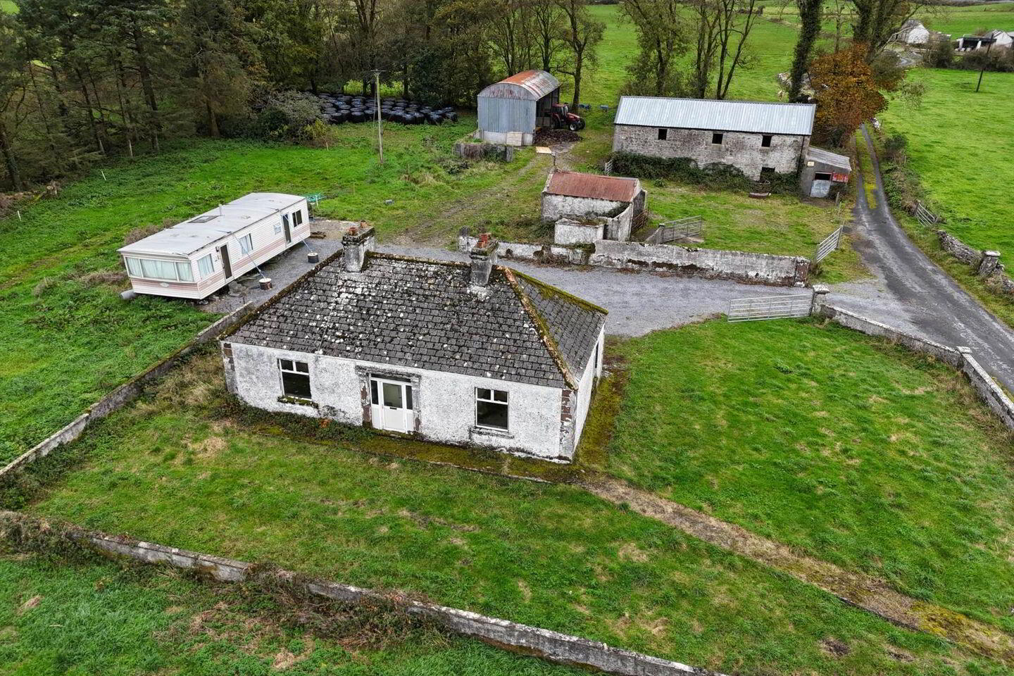 Residence & Outbuildings On, C. 8.20 Acres 1 of 18