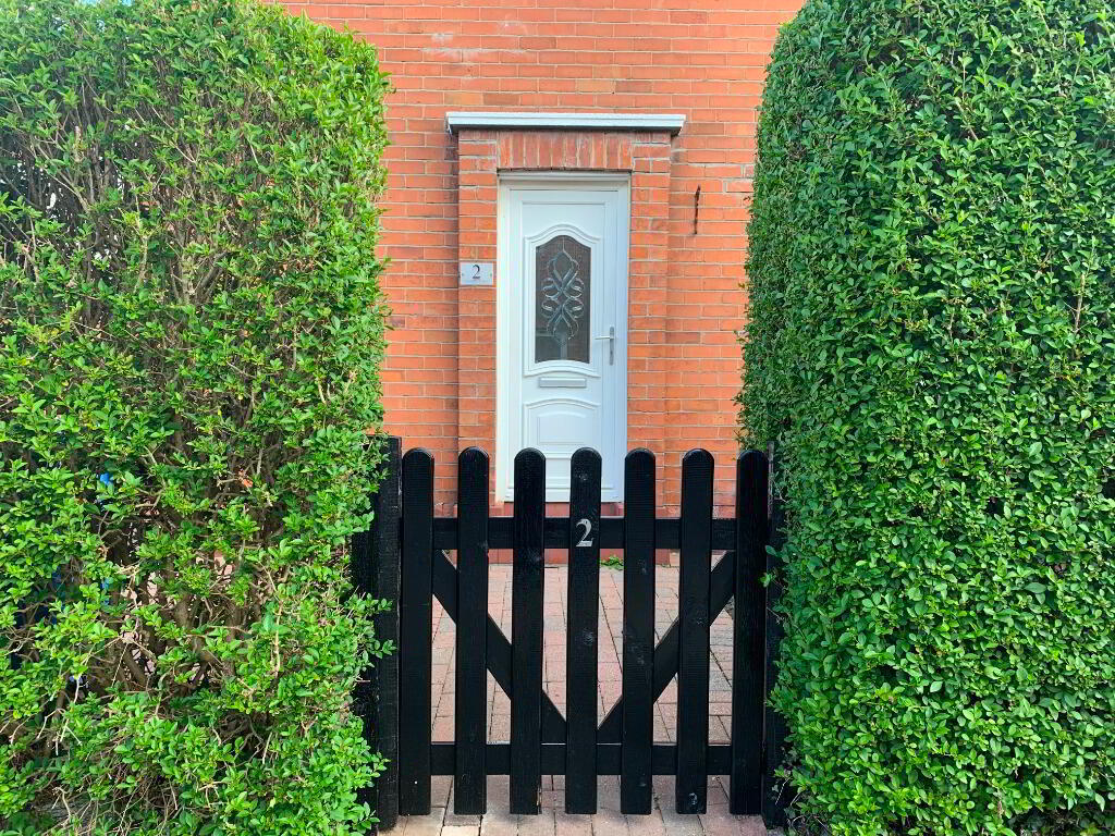 2 Chesham Gardens 1 of 28