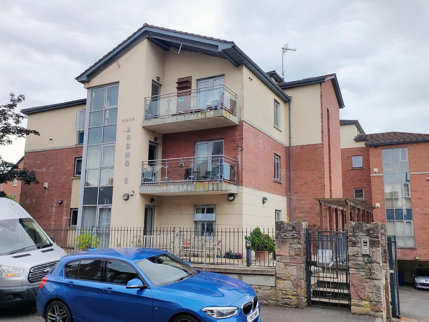Apt 19 Ardmore Court, 2A Ardmore Avenue 1 of 12