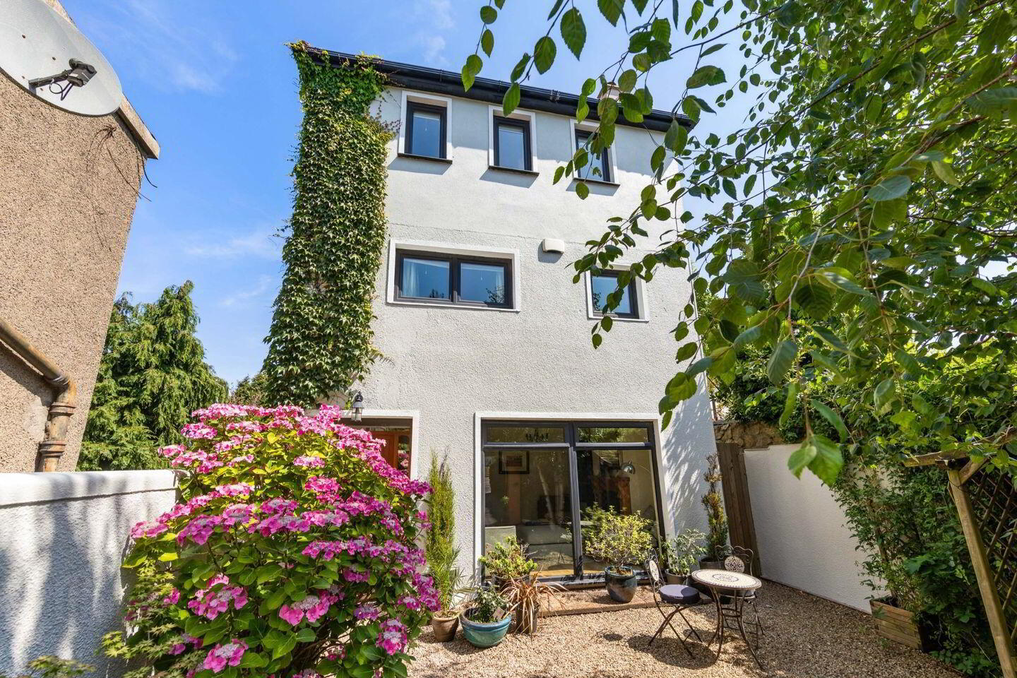 Belmont Mews 1 of 24