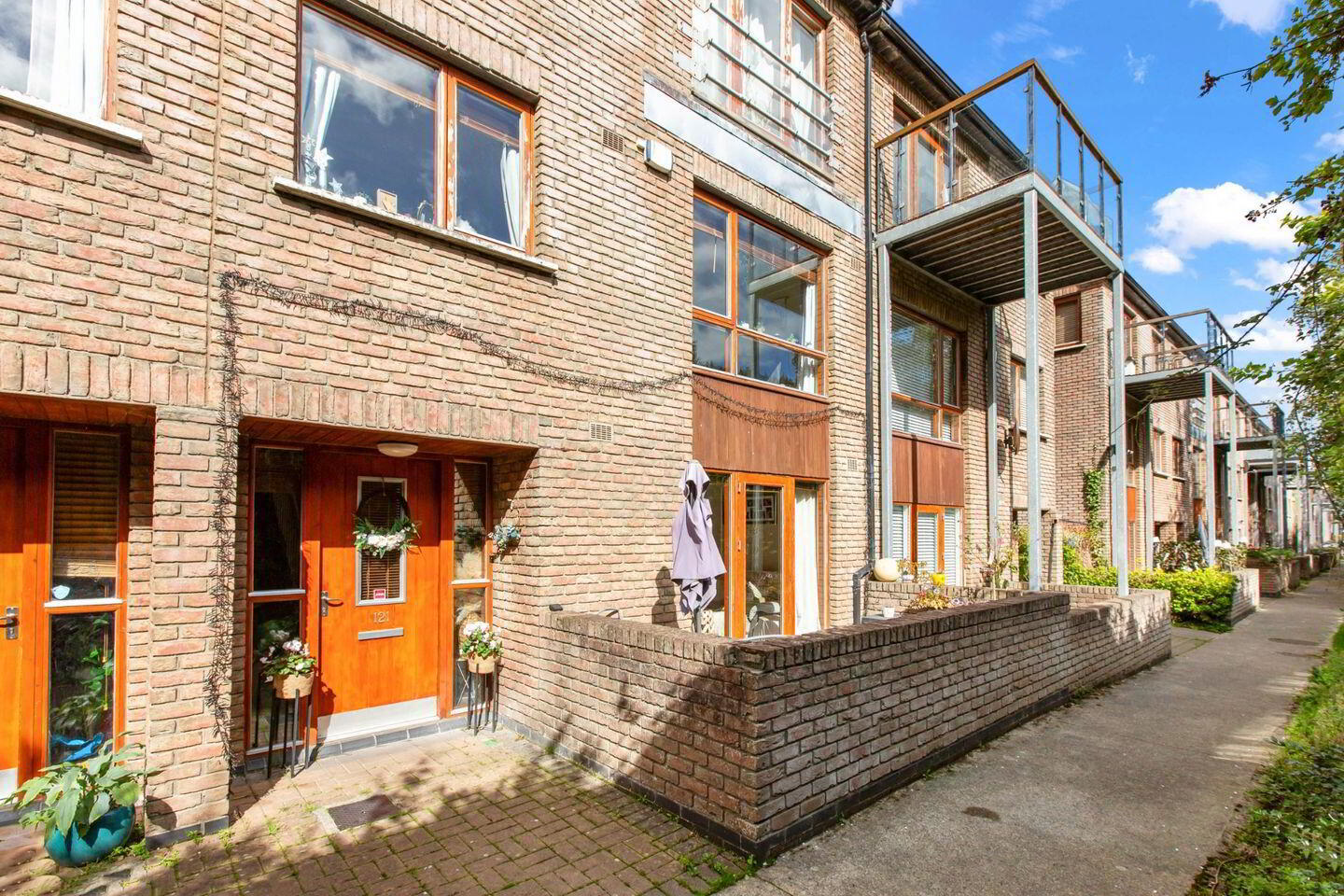 121 Hunters Green 2 of 13