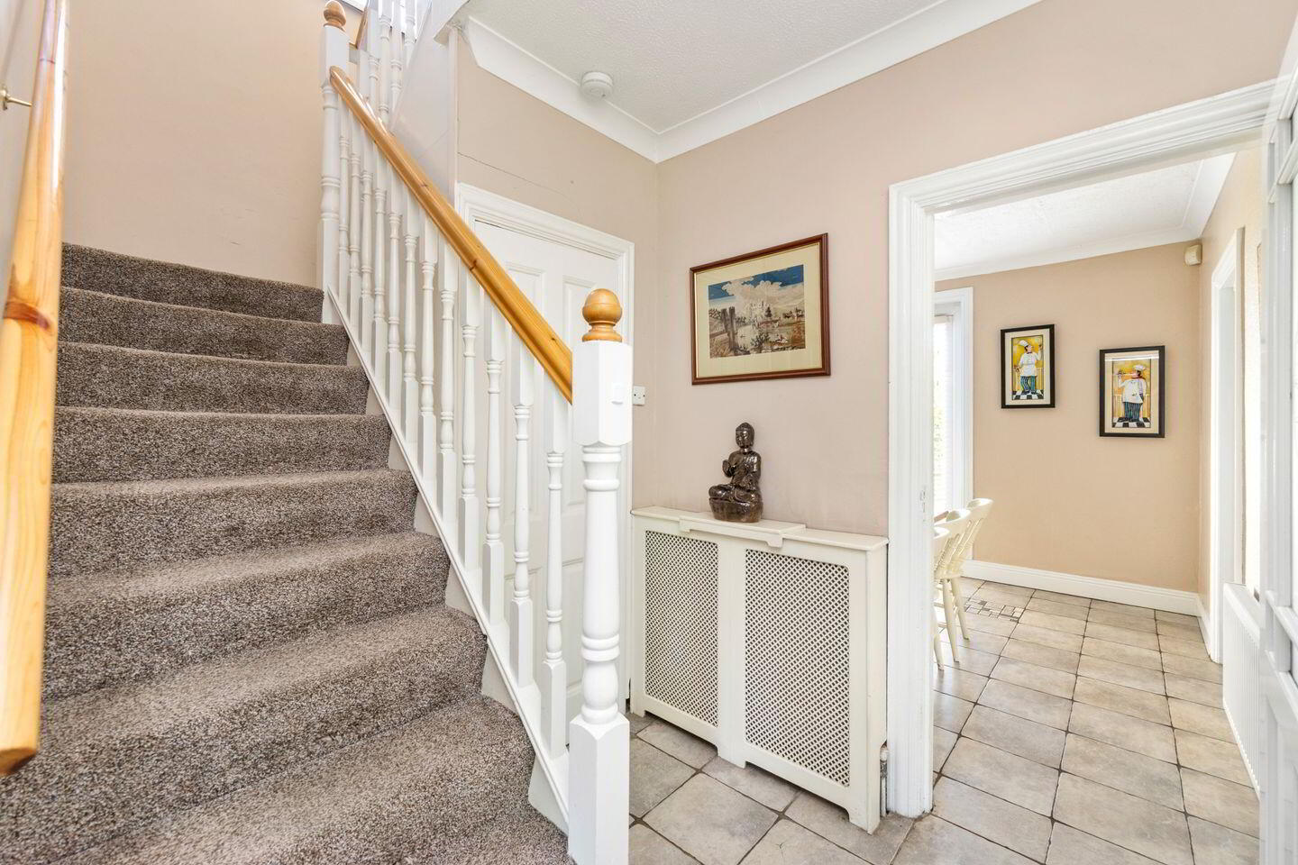 37 Montrose Close 2 of 14