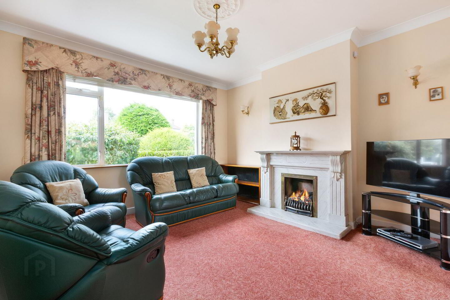 12 Arnold Grove 3 of 17