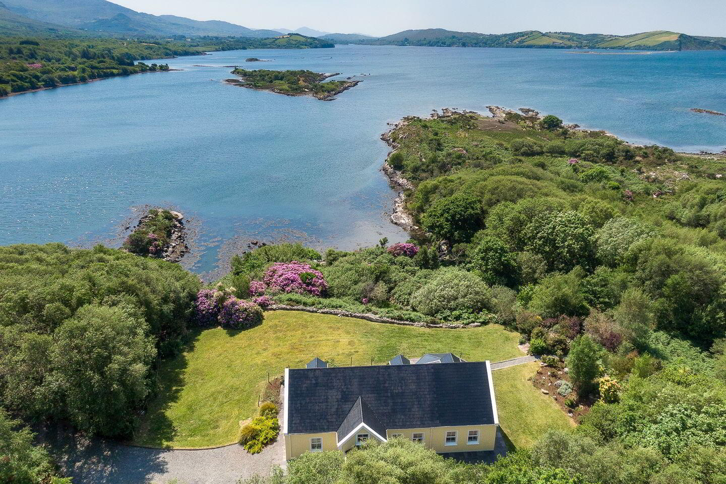 The Old Oak Cottage, Collorus 1 of 23