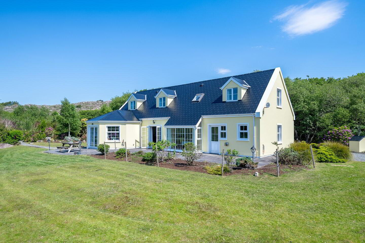 The Old Oak Cottage, Collorus 3 of 23