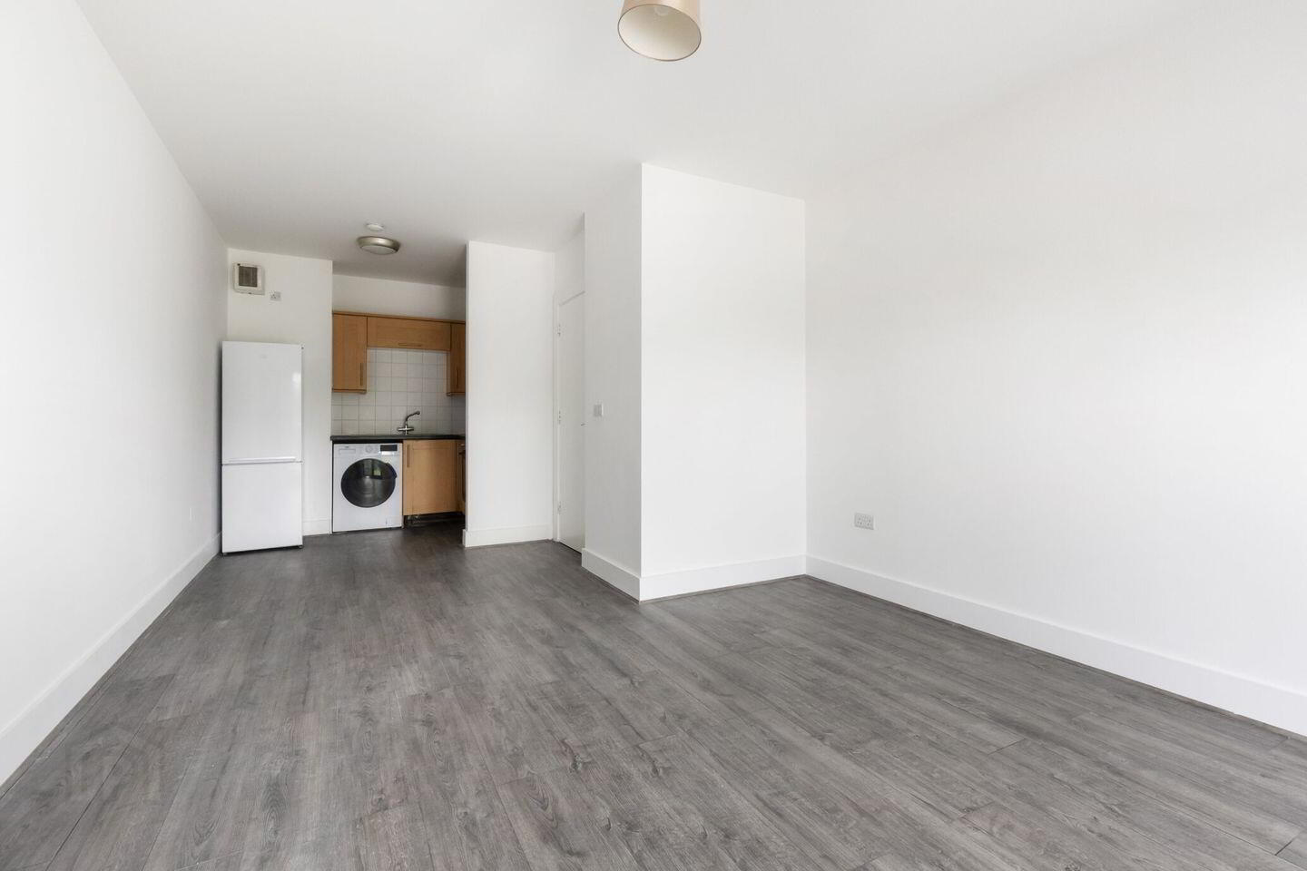 Apartment, 24 Greenhills Court 2 of 8