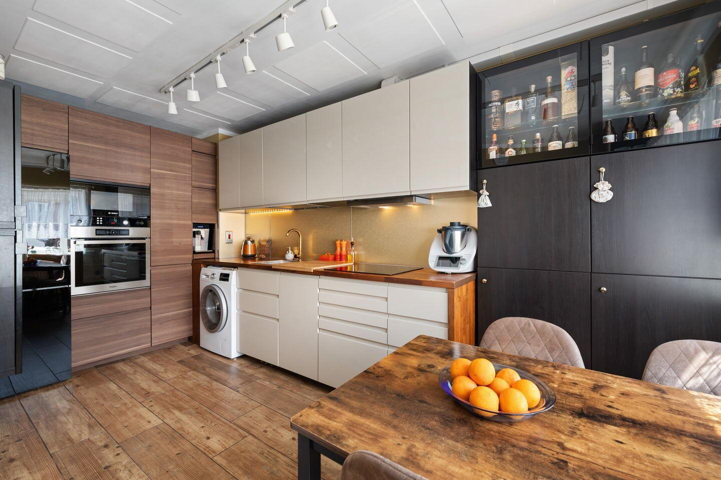 40 Summerseat Court 3 of 12