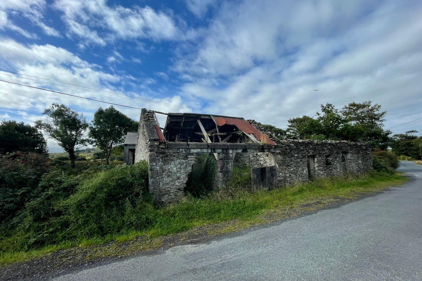 28 Acre Farm Cottage & Outbuildings 3 of 15