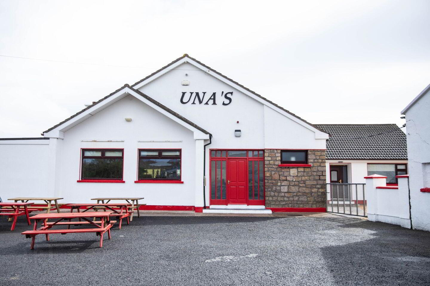 Una's Bar And Apartment 1 of 23