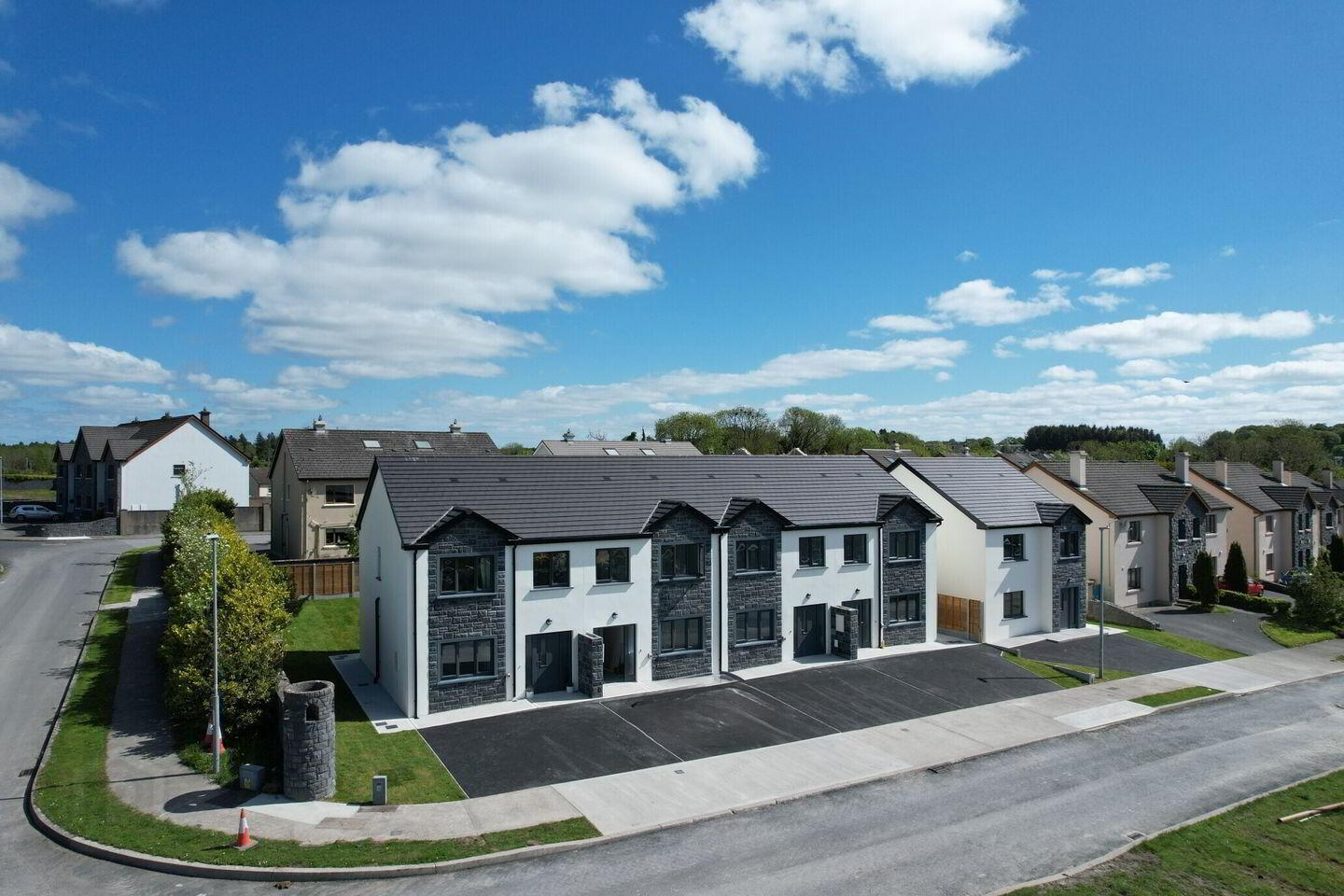 Mid-Terrace Houses 1 of 15