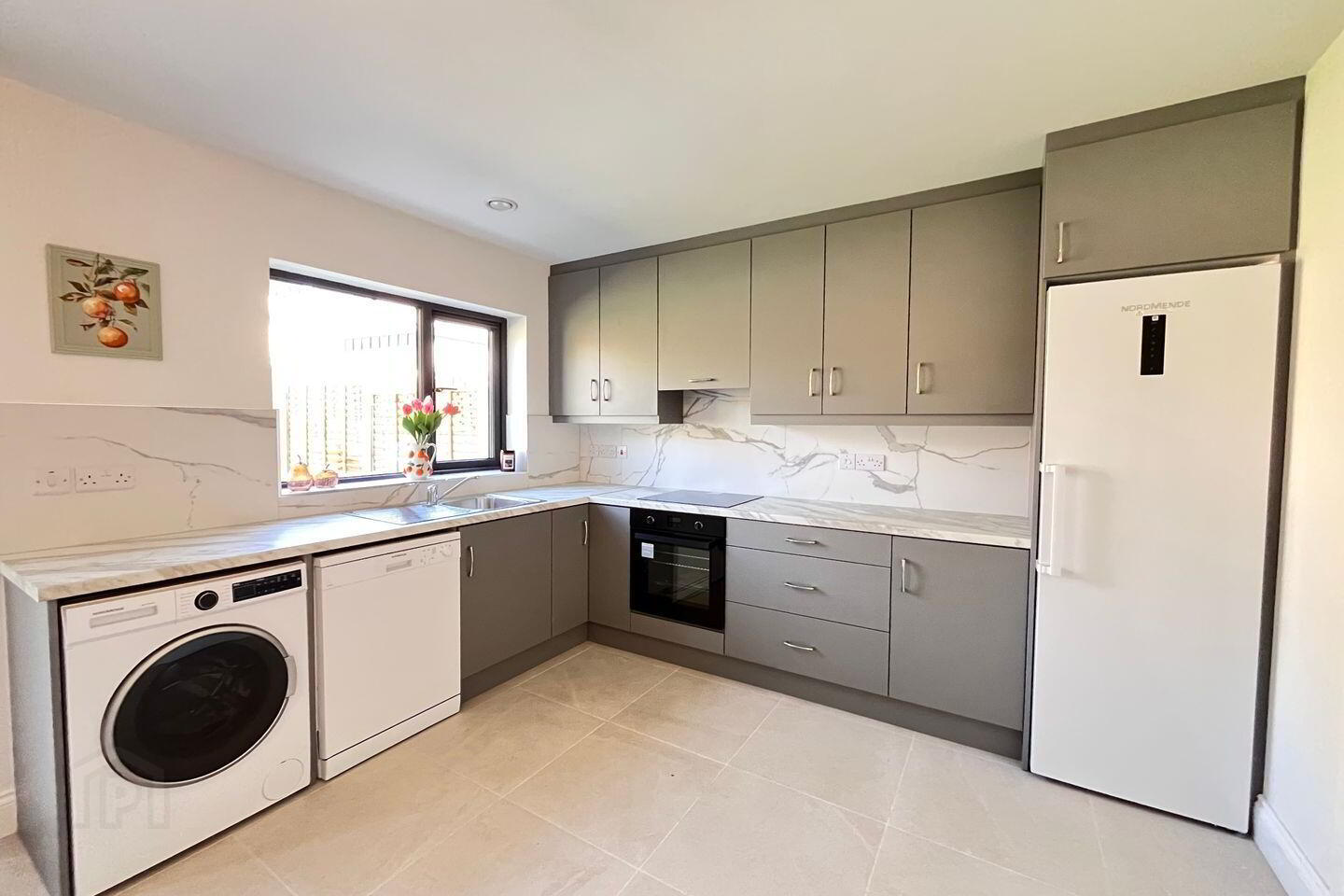 Mid-Terrace Houses 3 of 15