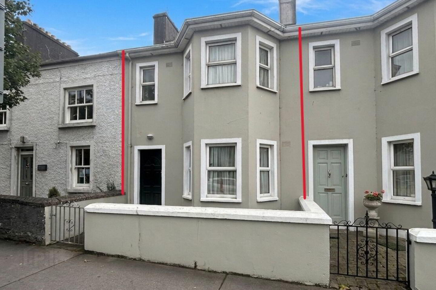 1 Altamount Close 1 of 10
