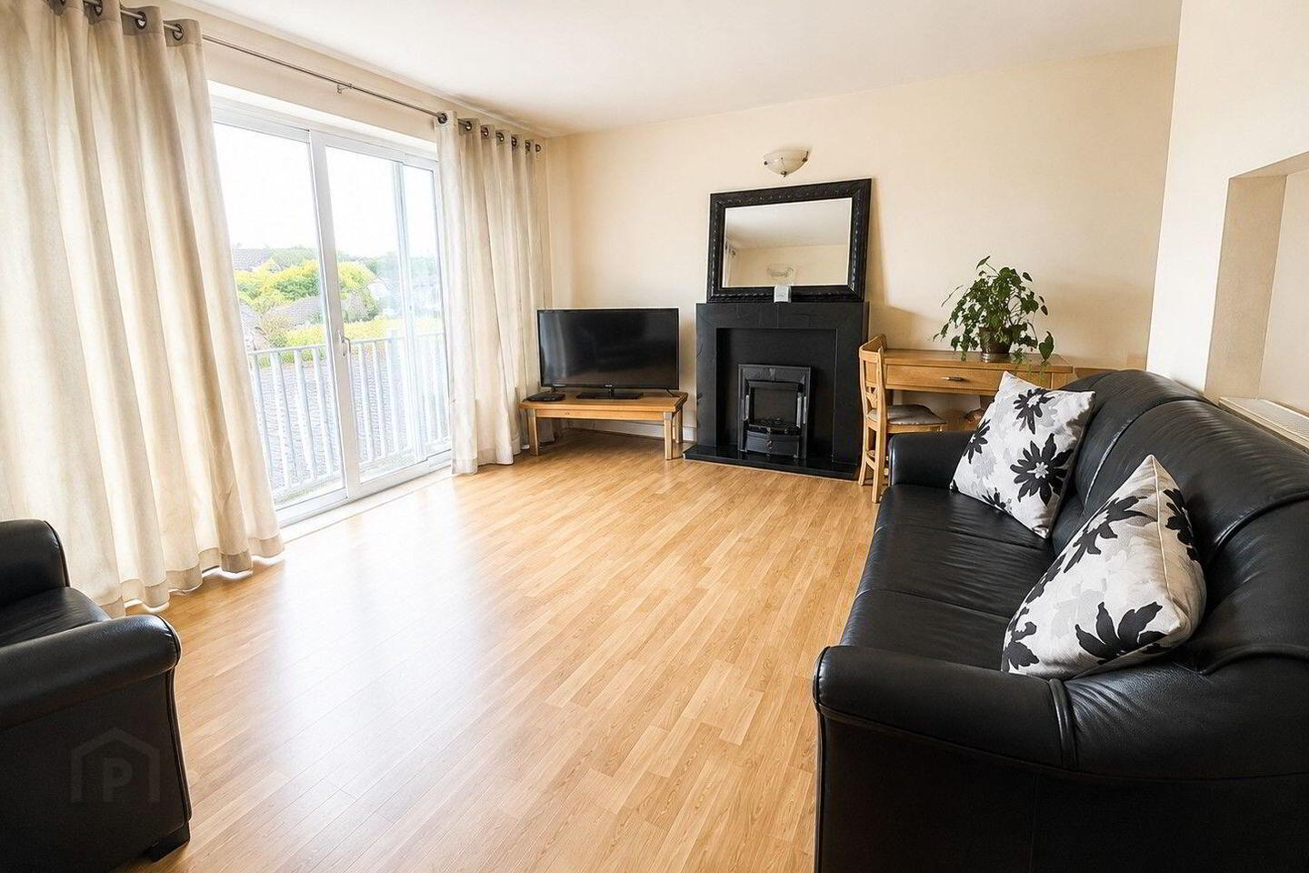 Apartment 23 Riverdock House Limerick City Centre 2 of 14