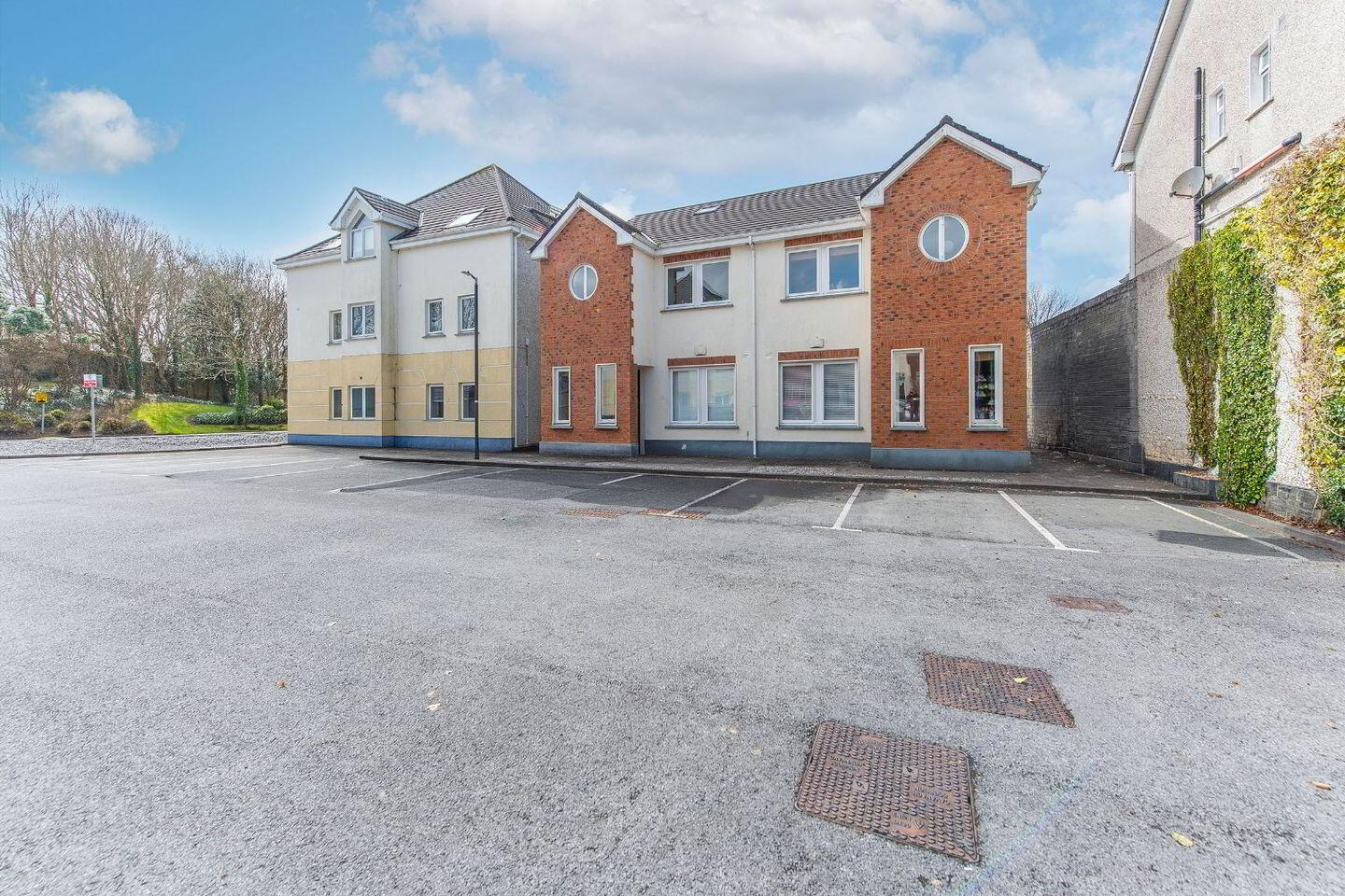 154 Manor Court 1 of 12
