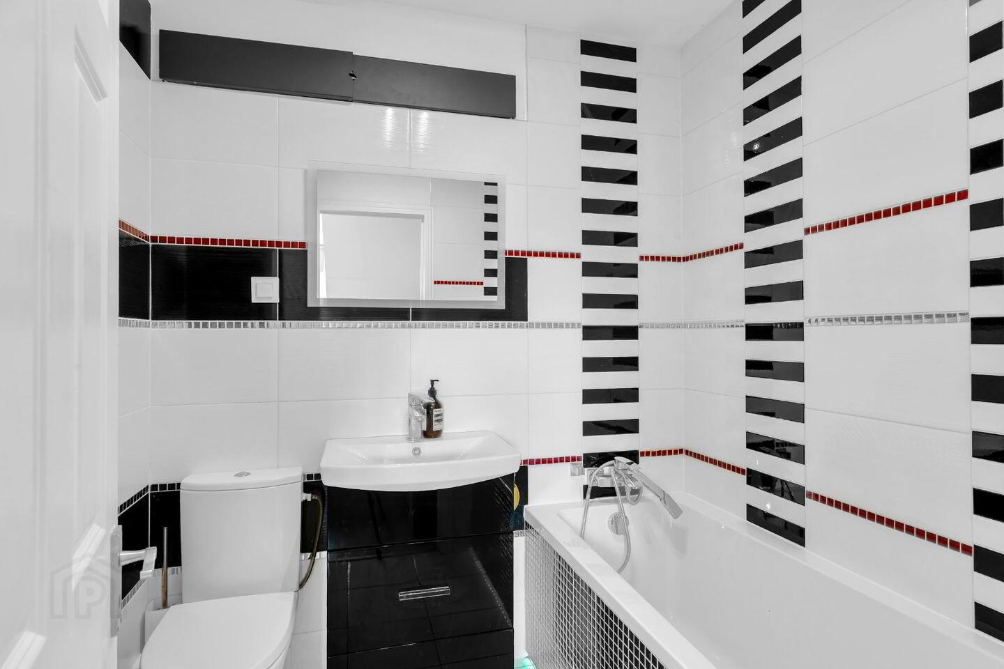 Apartment, 22 Millbank Square 14 of 15