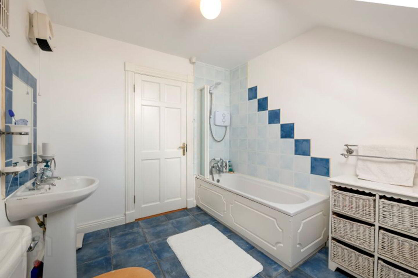 19 Sandycove Phase, 2 Ballymoney 22 of 23