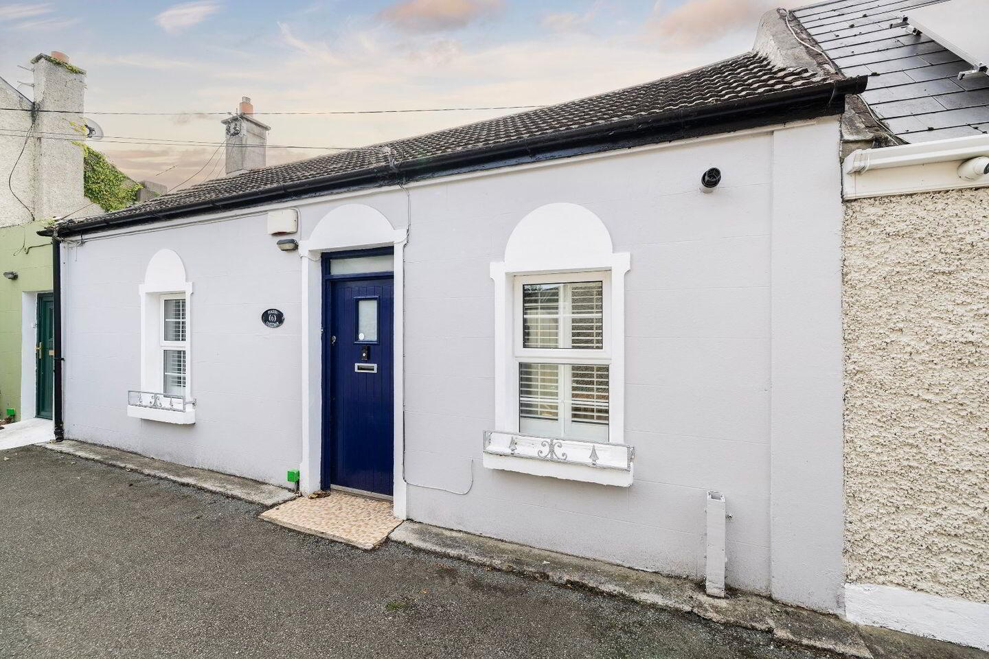 Hazel Cottage, 6 The Square 1 of 22