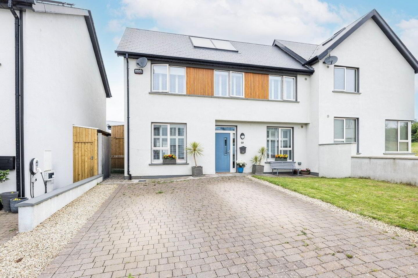 93 Ballygossan Park 1 of 21