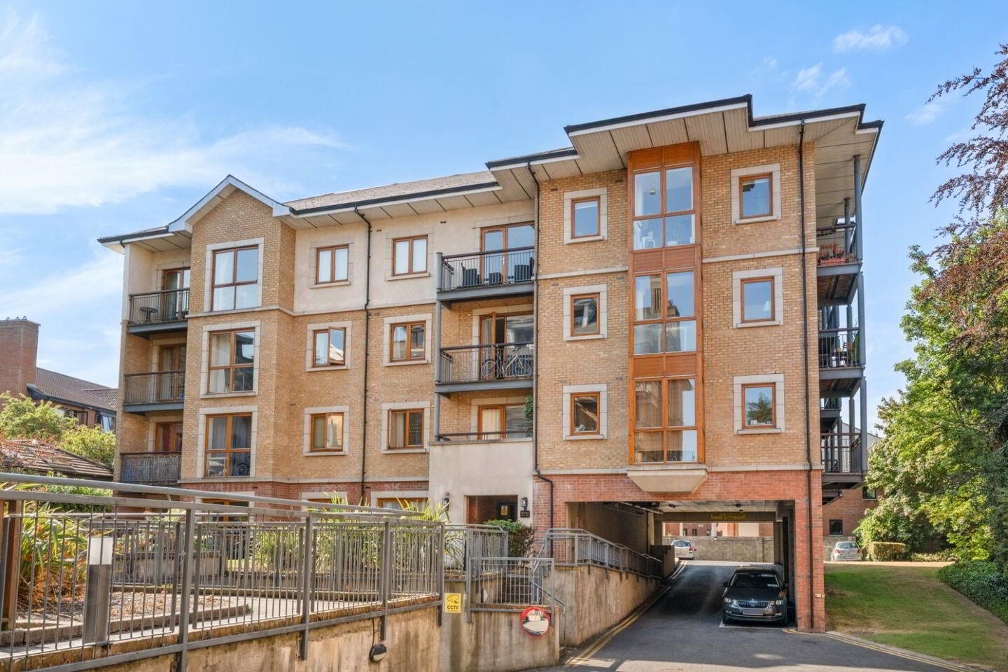 Apt 90, Glaslynn 1 of 11