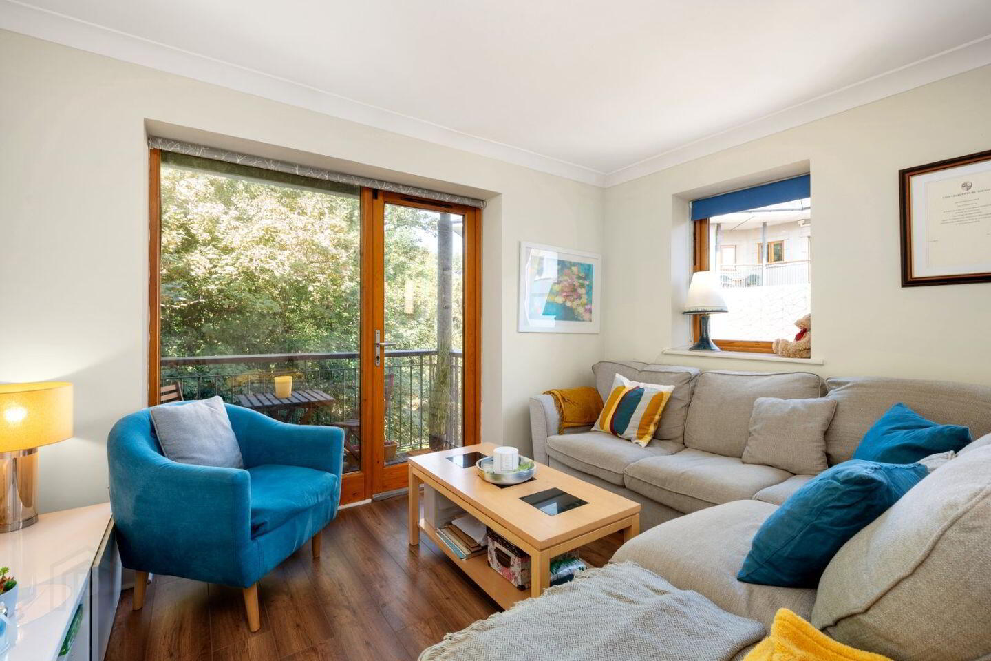 Apt 90, Glaslynn 2 of 11