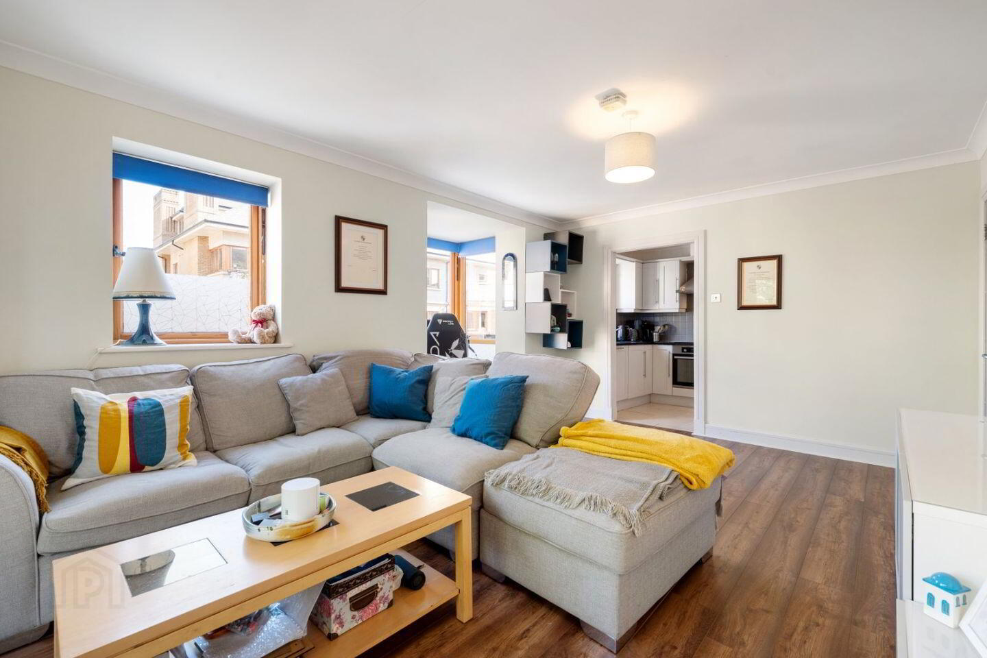 Apt 90, Glaslynn 3 of 11