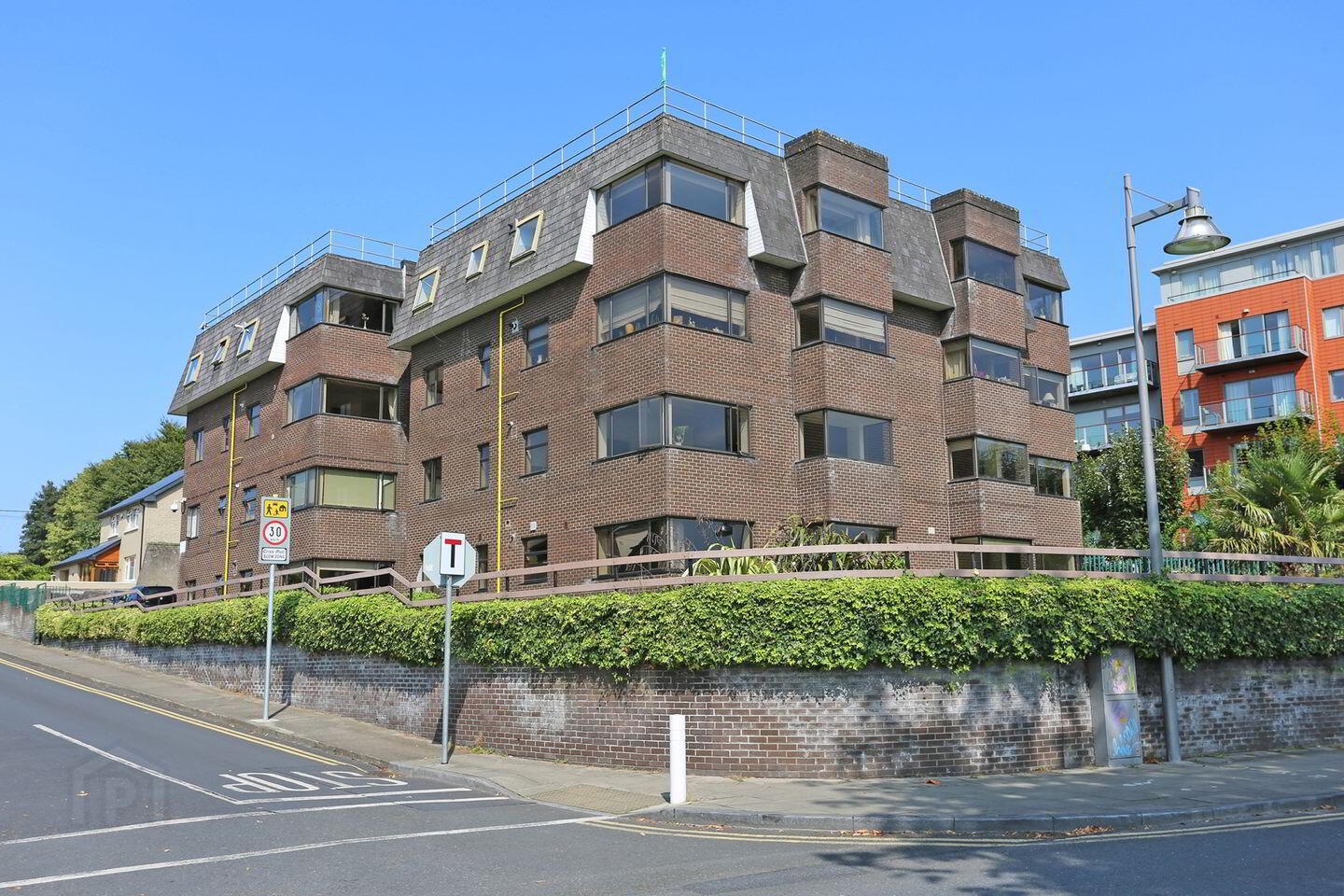 10 Strand Court 1 of 4