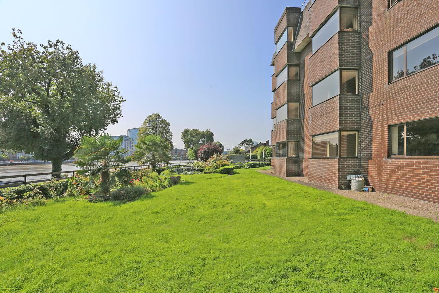 10 Strand Court 4 of 4