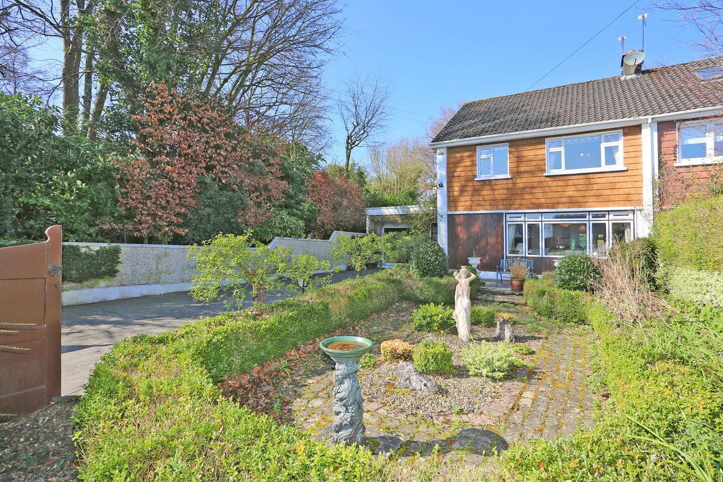 Ashton, 9 Bellevue Gardens 3 of 4